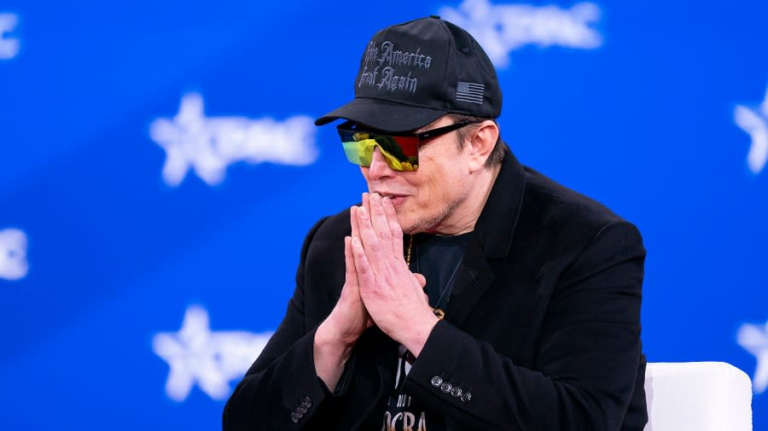 Elon Musk Urges Retired Air Traffic Controllers to Return Amid Industry Shortage