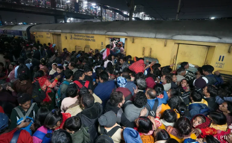 Stampede at New Delhi Railway Station: 18 Dead, Several Injured During Kumbh Mela Rush