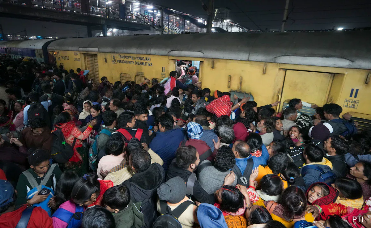 Stampede at New Delhi Railway Station: 1...