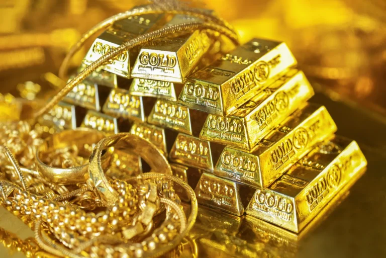 Will Gold Prices Crash to ₹55,000? Morningstar Predicts 40% Fall Despite Record Highs