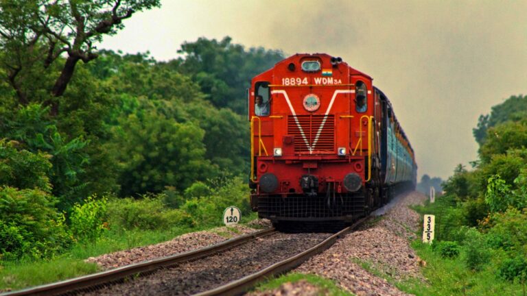 Indian Railways Launches ‘Round Trip Package’ With 20% Discount on Return Fares for Diwali & Chhath Travelers