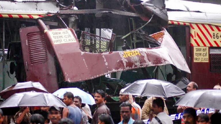 7/11 Mumbai Train Blasts: Family Reads HC Acquittal at Grave of Man Who Died Awaiting Justice