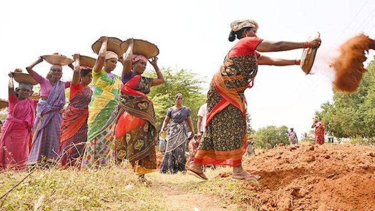 Rural women labourers at a worksite under the Mahatma Gandhi National Rural Employment Guarantee Act (MGNREGA), a programme the Centre’s proposed new rural employment Bill seeks to replace. (Representative image PC: The Hindu)