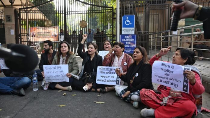 Social activists stage a protest in front of High Court related to Unnao Case in New Delhi on December 26, 2025. (PC: Shashi Shekhar Kashyap)