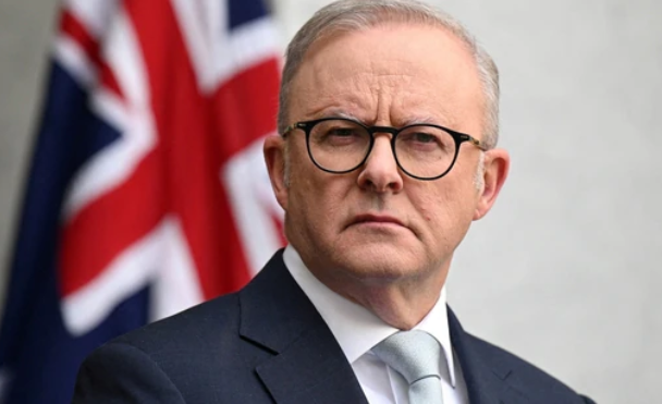 Prime Minister Anthony Albanese announces Australia’s new social media ban for children under 16, calling it a major step toward protecting young users from online harm. (PC: Reuters)