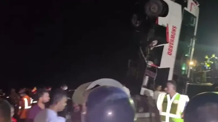 Rescue teams recover a passenger bus from the Padma River after it plunged from a ferry pontoon in Bangladesh’s Rajbari district. (PC: NDTV)