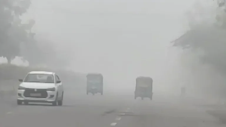 Dense fog blankets Delhi after unseasonal rainfall brings the coldest March day in six years.